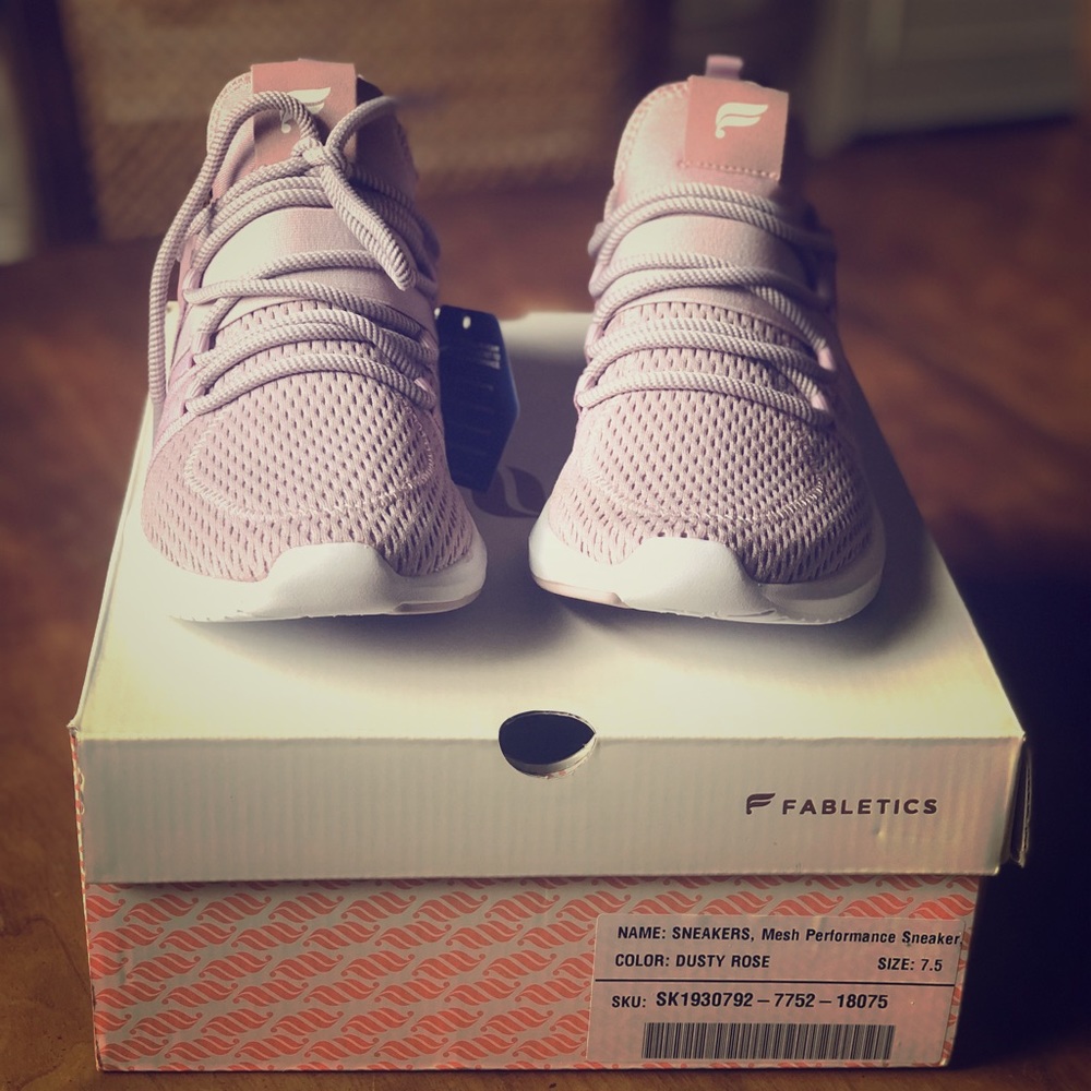 Fabletics women’s dusty rose new tennis shoes 7.5